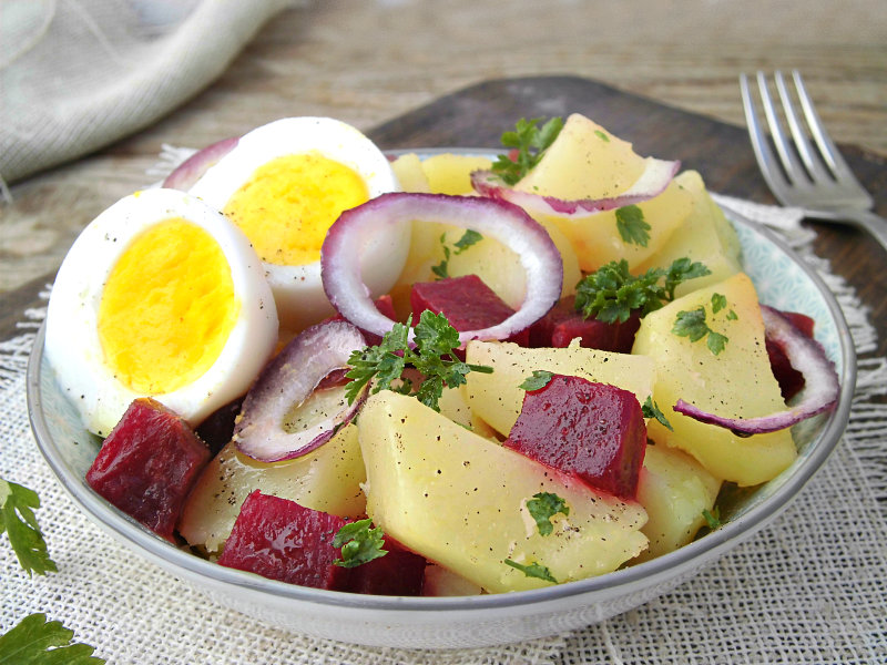 insalata di patate barbabietole e uova