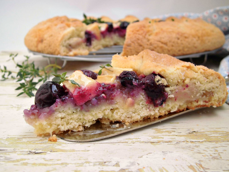 crostata con mele mirtilli e timo