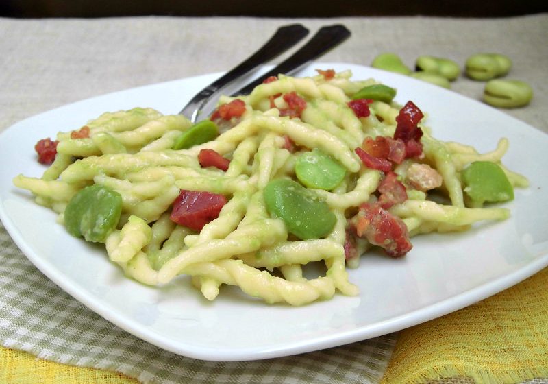 Pasta con fave e pancetta