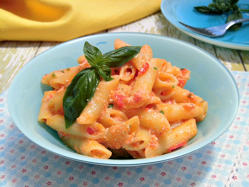 pasta con crema di pomodoro