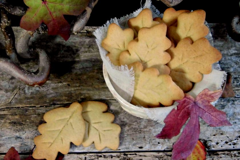 biscotti autunnali con pastafrolla di farro.jpg