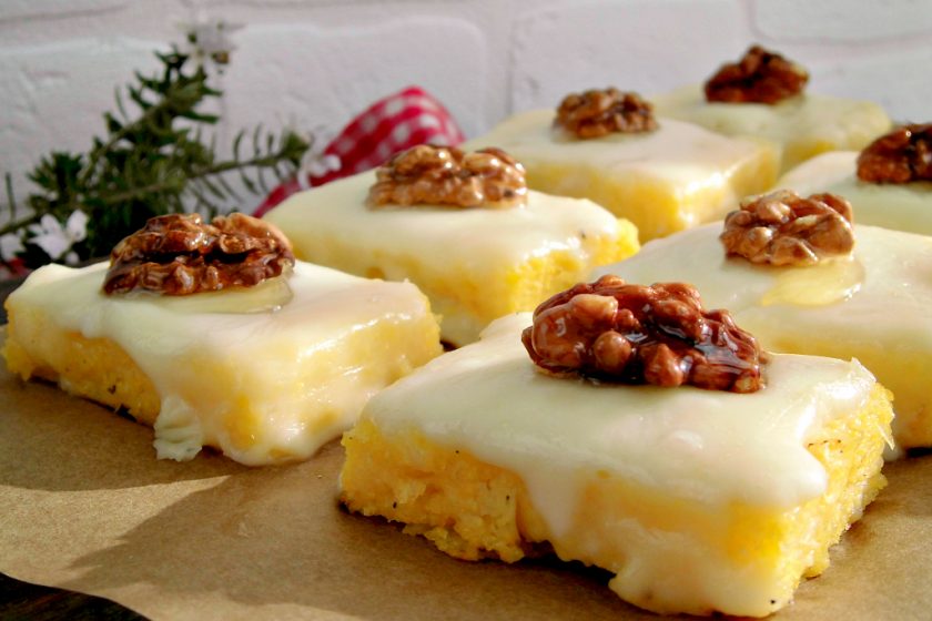 Crostini di polenta con taleggio e noci.jpg