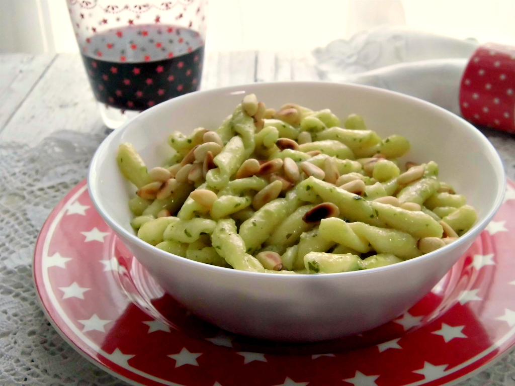 pasta al pesto con tofu ricetta vegana.jpg