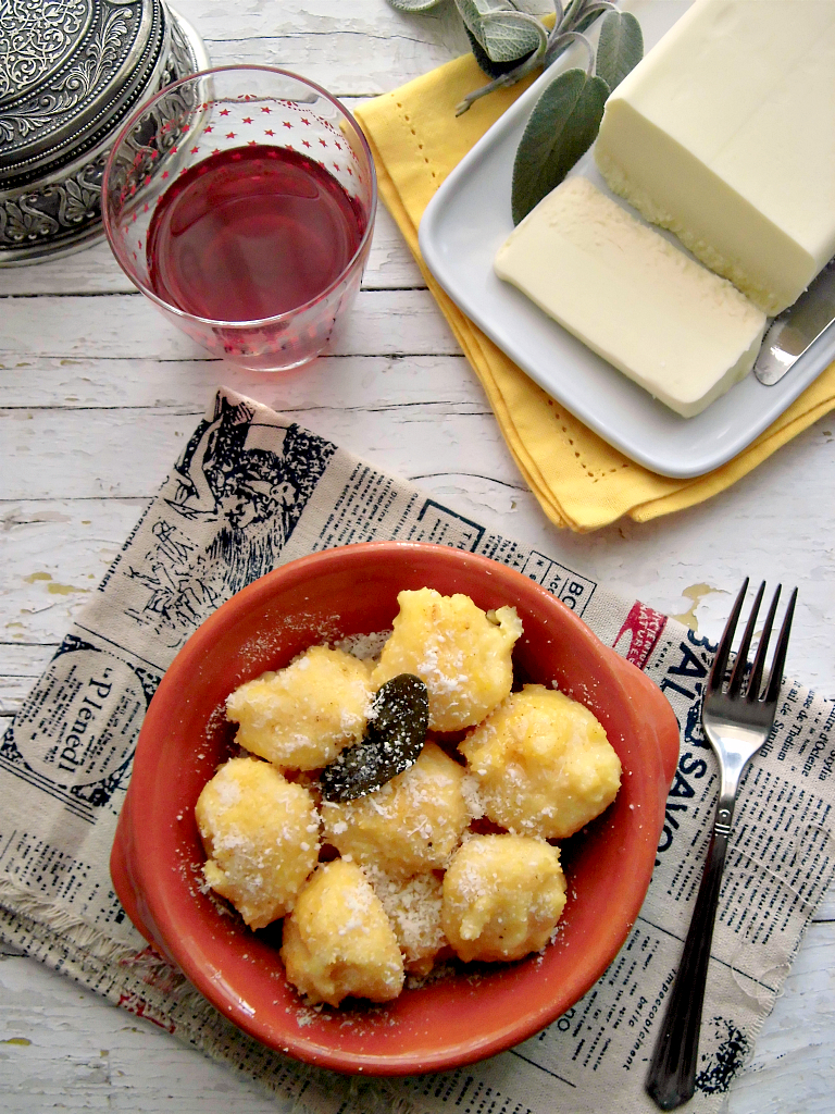 Gnocchi di polenta bramata con burro, salvia e parmigiano