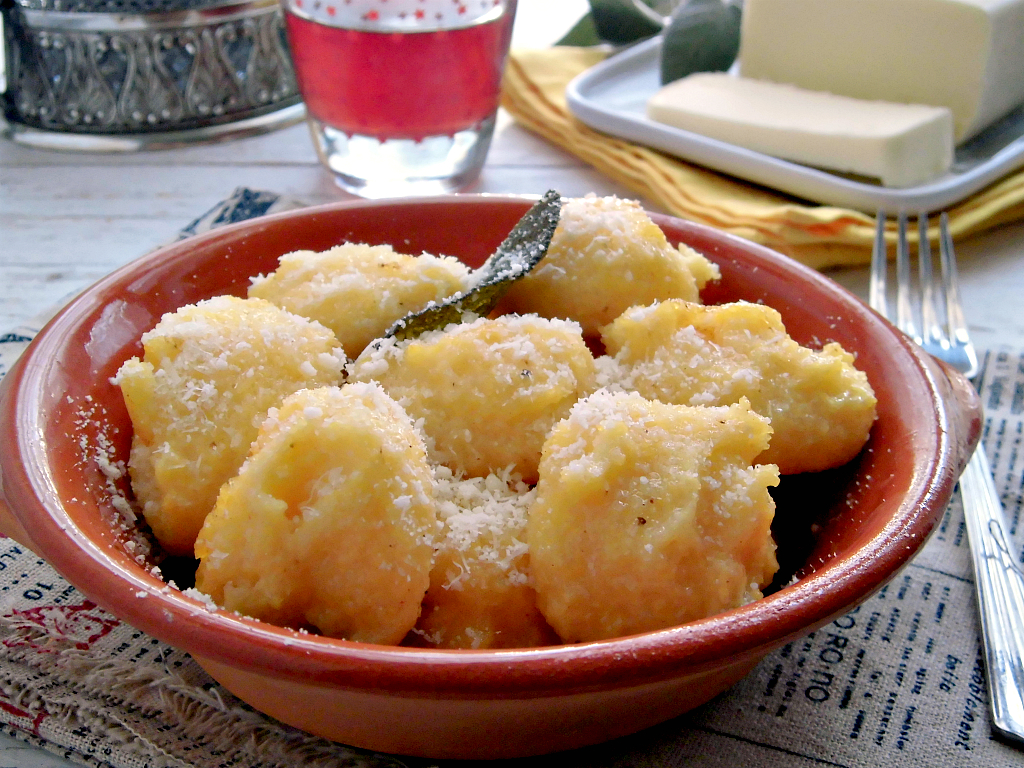 Gnocchi di polenta con burro, salvia e parmigiano