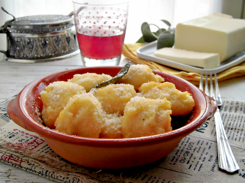 Gnocchi di polenta con burro, salvia e parmigiano.jpg