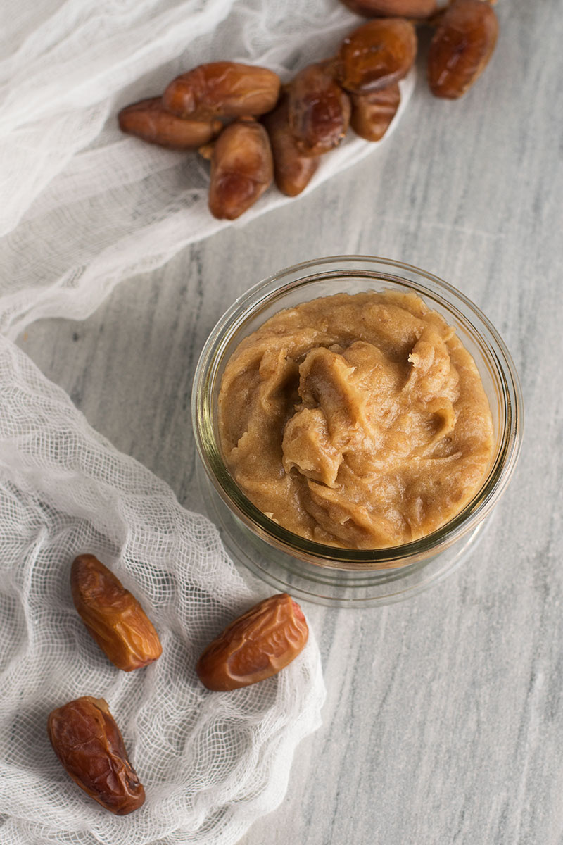 Crema di datteri senza zucchero e senza cottura