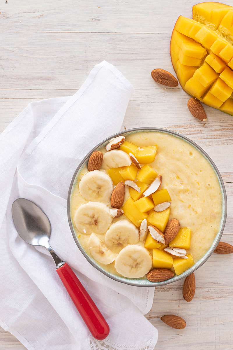 smoothie bowl con banana e mango